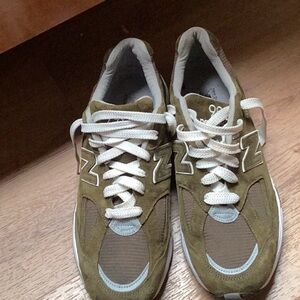 New Balance Olive/White vintage Men's Sneakers, Made in USA, release 1982. 178